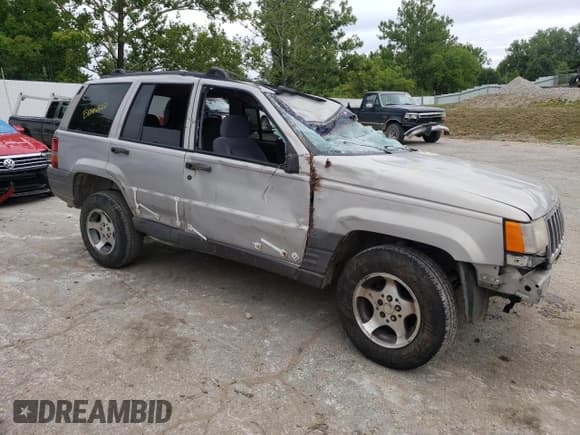 ✅ 1996 Jeep Grand Cherokee Laredo • VIN: 1J4GZ58S2TC401845 • Лот: 61013044. Опубликован ранее на Copart с пробегом Не указан. Бесплатный доступ к архиву аукционных продаж из США и подробный отчёт об истории автомобиля на DreamBid. Изображение 4.