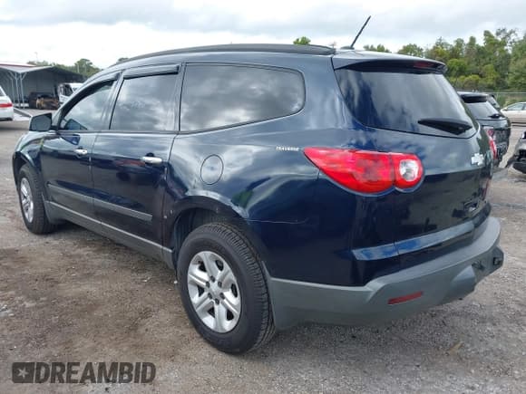 ✅ 2012 Chevrolet Traverse LS • VIN: 1GNKRFED2CJ279065 • Lot: 43579623. Wystawiony na IAAI z przebiegiem 140 701 mil. Bezpłatny archiwum sprzedaży aukcyjnych z USA i szczegółowy raport historii pojazdu na DreamBid. Zdjęcie 3.