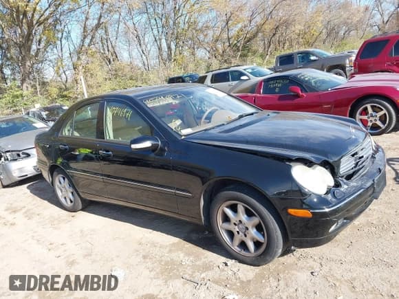 ✅ 2002 Mercedes-Benz C 230/260/280/320 • VIN: WDBRF61J42F179299 • Lot: 40746971. Wystawiony na IAAI z przebiegiem 110 494 mil. Bezpłatny archiwum sprzedaży aukcyjnych z USA i szczegółowy raport historii pojazdu na DreamBid. Zdjęcie 1.