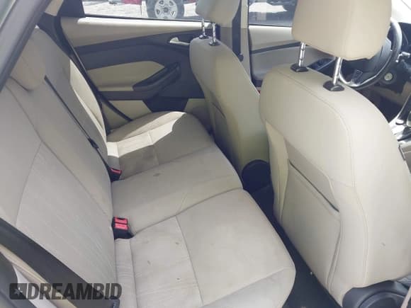 ✅ 2016 Ford Focus SE • VIN: 1FADP3K25GL236896 • Lot: 42116526. Wystawiony na IAAI z przebiegiem 101 862 mil. Bezpłatny archiwum sprzedaży aukcyjnych z USA i szczegółowy raport historii pojazdu na DreamBid. Zdjęcie 8.