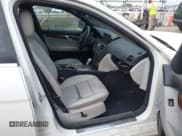 ✅ 2009 Mercedes-Benz C 300 Sport • VIN: WDDGF54X09R061672 • Lot: 42836653. Wystawiony na IAAI z przebiegiem 169 982 mil. Bezpłatny archiwum sprzedaży aukcyjnych z USA i szczegółowy raport historii pojazdu na DreamBid. Zdjęcie 5.