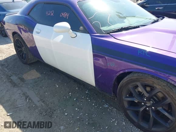 2023 Dodge Challenger R/T с VIN 2C3CDZBT6PH638017, выставлен на аукционе IAAI как лот 43233774 с пробегом 41 985 миль миль и . История ставок и продаж доступна на DreamBid. Изображение 6.