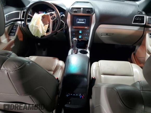 ✅ 2012 Ford Explorer XLT • VIN: 1FMHK8D86CGA61386 • Lot: 90034605. Wystawiony na Copart z przebiegiem 230 896 mil. Bezpłatny archiwum sprzedaży aukcyjnych z USA i szczegółowy raport historii pojazdu na DreamBid. Zdjęcie 8.