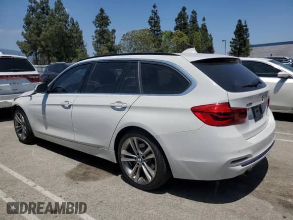 2018 BMW 3 Series 328d xDrive с VIN WBA8J1C51JA019176, выставлен на аукционе Copart как лот 59167845 с пробегом 54 292 миль миль и Списание • Salvage title. История ставок и продаж доступна на DreamBid. Изображение 2.