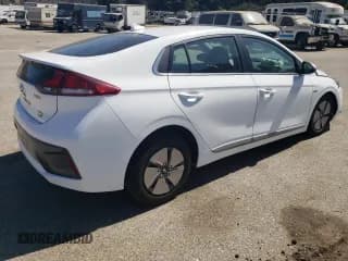 ✅ 2020 Hyundai Ioniq SE • VIN: KMHC75LC3LU240275 • Lot: 71773264. Wystawiony na Copart z przebiegiem 66 884 mil. Bezpłatny archiwum sprzedaży aukcyjnych z USA i szczegółowy raport historii pojazdu na DreamBid. Zdjęcie 3.