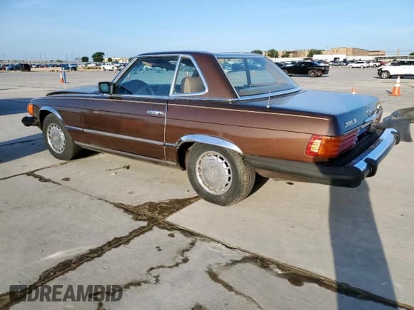 ✅ 1981 Mercedes-Benz 380 SL • VIN: WDBBA45A0BB007969 • Lot: 65242345. Wystawiony na Copart z przebiegiem 101 320 mil. Bezpłatny archiwum sprzedaży aukcyjnych z USA i szczegółowy raport historii pojazdu na DreamBid. Zdjęcie 2.
