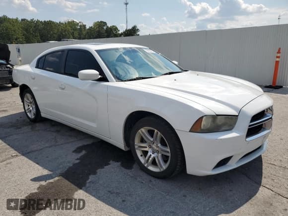 ✅ 2011 Dodge Charger Rallye • VIN: 2B3CL3CG9BH566270 • Lot: 68456455. Wystawiony na Copart z przebiegiem 176 417 mil. Bezpłatny archiwum sprzedaży aukcyjnych z USA i szczegółowy raport historii pojazdu na DreamBid. Zdjęcie 4.
