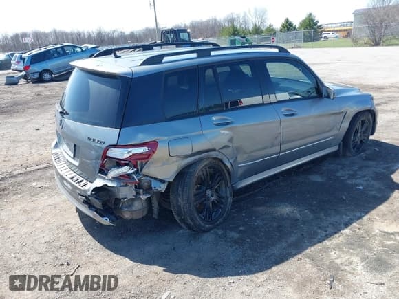 ✅ 2014 Mercedes-Benz GLK 350 • VIN: WDCGG8JB3EG285598 • Lot: 41959810. Wystawiony na IAAI z przebiegiem 155 967 mil. Bezpłatny archiwum sprzedaży aukcyjnych z USA i szczegółowy raport historii pojazdu na DreamBid. Zdjęcie 4.