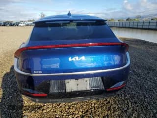 ✅ 2024 Kia EV6 Wind • VIN: KNDC34LA1R5211613 • Lot: 93514455. Wystawiony na Copart z przebiegiem 59 213 mil. Bezpłatny archiwum sprzedaży aukcyjnych z USA i szczegółowy raport historii pojazdu na DreamBid. Zdjęcie 6.