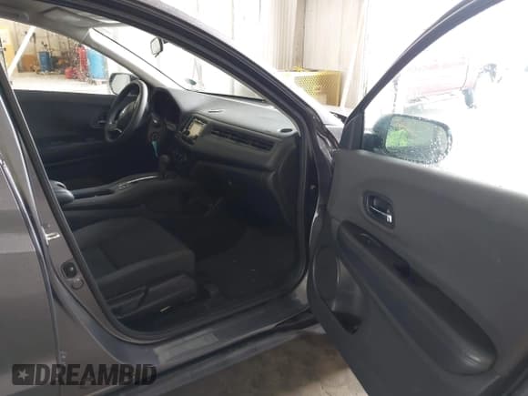 ✅ 2019 Honda HR-V LX • VIN: 3CZRU5H31KG701579 • Lot: 43312842. Wystawiony na IAAI z przebiegiem Nie podano. Bezpłatny archiwum sprzedaży aukcyjnych z USA i szczegółowy raport historii pojazdu na DreamBid. Zdjęcie 5.