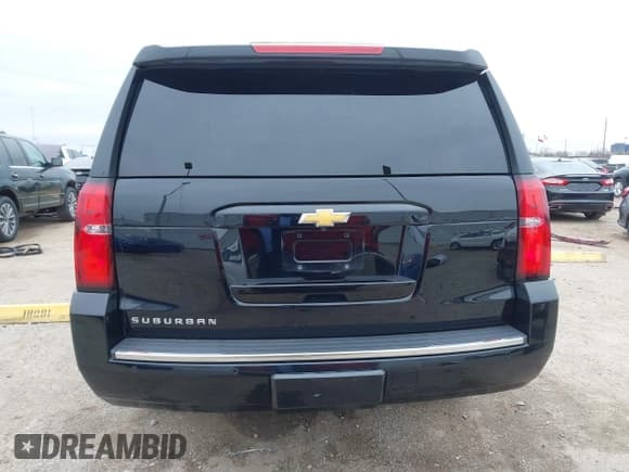 ✅ 2020 Chevrolet Suburban LT • VIN: 1GNSCHKC4LR154126 • Lot: 41636948. Wystawiony na IAAI z przebiegiem 190 699 mil. Bezpłatny archiwum sprzedaży aukcyjnych z USA i szczegółowy raport historii pojazdu na DreamBid. Zdjęcie 16.