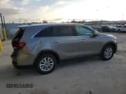 ✅ 2019 Kia Sorento LX • VIN: 5XYPG4A35KG471200 • Лот: 90474615. Опубликован ранее на Copart с пробегом 122 849 миль. Бесплатный доступ к архиву аукционных продаж из США и подробный отчёт об истории автомобиля на DreamBid. Изображение 3.