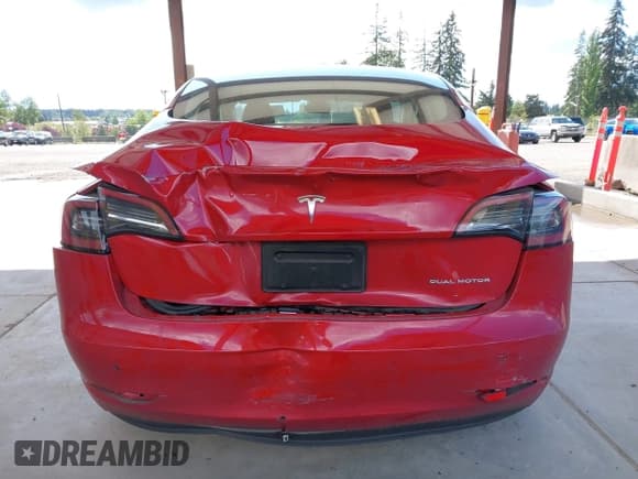 ✅ 2023 Tesla Model 3 Long Range • VIN: 5YJ3E1EB1PF619250 • Lot: 42243070. Wystawiony na IAAI z przebiegiem 17 423 mil. Bezpłatny archiwum sprzedaży aukcyjnych z USA i szczegółowy raport historii pojazdu na DreamBid. Zdjęcie 17.