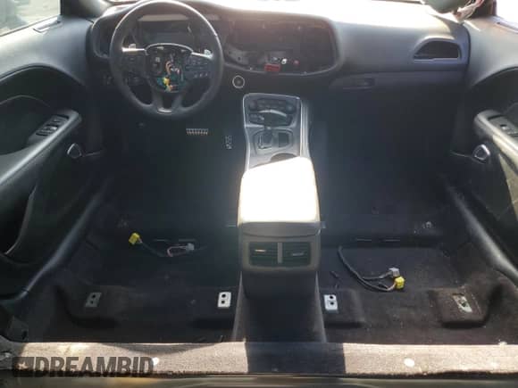 2017 Dodge Challenger 392 Hemi Scat Pack Shaker с VIN 2C3CDZFJ2HH584631, выставлен на аукционе Copart как лот 71422015 с пробегом Не указан миль и Списание • Salvage title. История ставок и продаж доступна на DreamBid. Изображение 8.