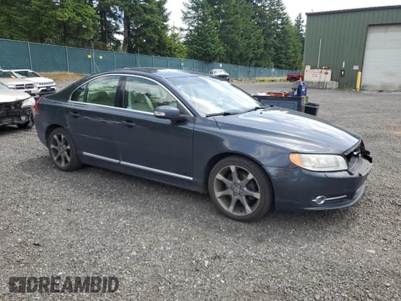 ✅ 2010 Volvo S80 I6 Turbo • VIN: YV1992AH8A1120048 • Lot: 61605345. Listed on Copart with 215,388 mi. Free auction sales archive from the USA and detailed vehicle history report at DreamBid. Image 4.