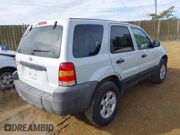 ✅ 2005 Ford Escape XLT • VIN: 1FMCU93125KA87420 • Lot: 43838382. Listed on IAAI with 138,055 mi. Free auction sales archive from the USA and detailed vehicle history report at DreamBid. Image 4.