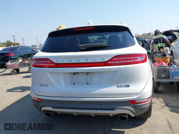 ✅ 2015 Lincoln MKC • VIN: 5LMTJ2AH3FUJ20590 • Lot: 42986142. Wystawiony na IAAI z przebiegiem 156 820 mil. Bezpłatny archiwum sprzedaży aukcyjnych z USA i szczegółowy raport historii pojazdu na DreamBid. Zdjęcie 16.