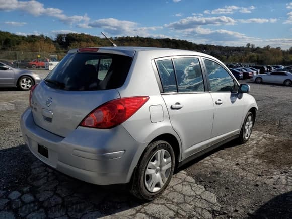✅ 2011 Nissan Versa S • VIN: 3N1BC1CP0BL430022 • Lot: 87272825. Wystawiony na Copart z przebiegiem 74 338 mil. Bezpłatny archiwum sprzedaży aukcyjnych z USA i szczegółowy raport historii pojazdu na DreamBid. Zdjęcie 3.