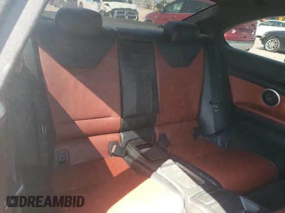 ✅ 2011 BMW M3 • VIN: WBSKG9C57BE646330 • Lot: 67427075. Wystawiony na Copart z przebiegiem 119 505 mil. Bezpłatny archiwum sprzedaży aukcyjnych z USA i szczegółowy raport historii pojazdu na DreamBid. Zdjęcie 10.