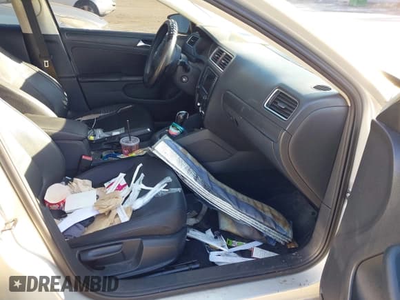 ✅ 2012 Volkswagen Jetta SE • VIN: 3VWDP7AJ9CM333812 • Лот: 43423385. Опубликован ранее на IAAI с пробегом Не указан. Бесплатный доступ к архиву аукционных продаж из США и подробный отчёт об истории автомобиля на DreamBid. Изображение 5.