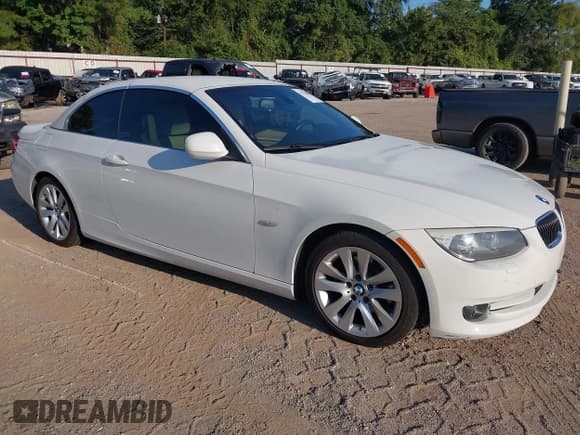 ✅ 2013 BMW 3 Series 328i • VIN: WBADW3C52DJ527740 • Лот: 43174096. Опубликован ранее на IAAI с пробегом 116 715 миль. Бесплатный доступ к архиву аукционных продаж из США и подробный отчёт об истории автомобиля на DreamBid. Изображение 1.