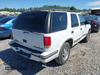 ✅ 1999 Chevrolet Blazer LT • VIN: 1GNDT13W4X2112417 • Lot: 42621928. Wystawiony na IAAI z przebiegiem 74 518 mil. Bezpłatny archiwum sprzedaży aukcyjnych z USA i szczegółowy raport historii pojazdu na DreamBid. Zdjęcie 4.