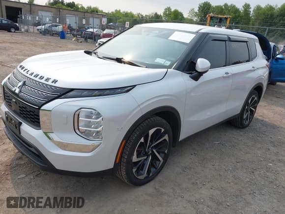 ✅ 2022 Mitsubishi Outlander ES • VIN: JA4J4TA85NZ029750 • Lot: 42404627. Listed on IAAI with 37,975 mi. Free auction sales archive from the USA and detailed vehicle history report at DreamBid. Image 2.