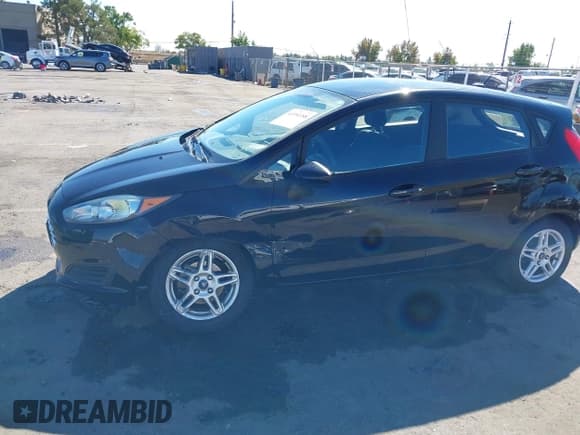 ✅ 2018 Ford Fiesta SE • VIN: 3FADP4EJ5JM104879 • Lot: 43394358. Wystawiony na IAAI z przebiegiem 48 343 mil. Bezpłatny archiwum sprzedaży aukcyjnych z USA i szczegółowy raport historii pojazdu na DreamBid. Zdjęcie 6.