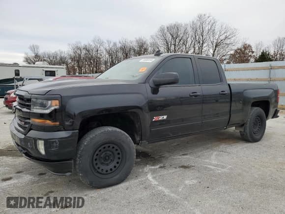 ✅ 2017 Chevrolet Silverado 1500 LT • VIN: 1GCVKREC0HZ233262 • Лот: 84906154. Опубликован ранее на Copart с пробегом 151 516 миль. Бесплатный доступ к архиву аукционных продаж из США и подробный отчёт об истории автомобиля на DreamBid. Изображение 1.