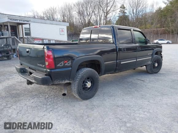 ✅ 2005 Chevrolet Silverado 2500HD LS • VIN: 1GCHK23U35F826160 • Lot: 41752747. Wystawiony na IAAI z przebiegiem 204 627 mil. Bezpłatny archiwum sprzedaży aukcyjnych z USA i szczegółowy raport historii pojazdu na DreamBid. Zdjęcie 4.