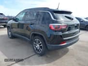 ✅ 2019 Jeep Compass Altitude • VIN: 3C4NJCBB7KT706519 • Lot: 41636111. Wystawiony na IAAI z przebiegiem Nie podano. Bezpłatny archiwum sprzedaży aukcyjnych z USA i szczegółowy raport historii pojazdu na DreamBid. Zdjęcie 3.
