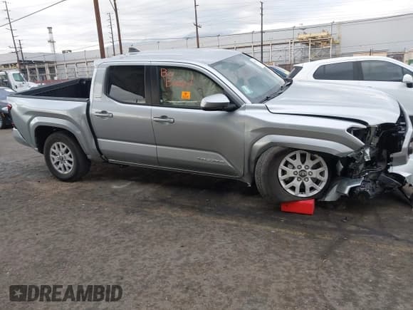 ✅ 2025 Toyota Tacoma TRD Sport • VIN: 3TYLB5JN6ST064563 • Lot: 43423271. Listed on IAAI with 3,199 mi. Free auction sales archive from the USA and detailed vehicle history report at DreamBid. Image 12.