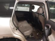 ✅ 2008 Toyota RAV4 Limited • VIN: JTMBK31V786029194 • Lot: 43833843. Wystawiony na IAAI z przebiegiem 233 086 mil. Bezpłatny archiwum sprzedaży aukcyjnych z USA i szczegółowy raport historii pojazdu na DreamBid. Zdjęcie 8.