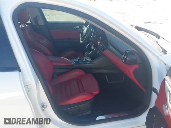 ✅ 2018 Alfa Romeo Giulia Ti Sport • VIN: ZARFAEEN9J7572787 • Лот: 41646814. Опубликован ранее на IAAI с пробегом 56 094 миль. Бесплатный доступ к архиву аукционных продаж из США и подробный отчёт об истории автомобиля на DreamBid. Изображение 5.