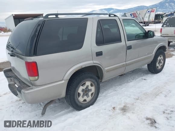 ✅ 2004 Chevrolet Blazer LS • VIN: 1GNDT13X74K145559 • Lot: 41458843. Wystawiony na IAAI z przebiegiem 156 824 mil. Bezpłatny archiwum sprzedaży aukcyjnych z USA i szczegółowy raport historii pojazdu na DreamBid. Zdjęcie 4.