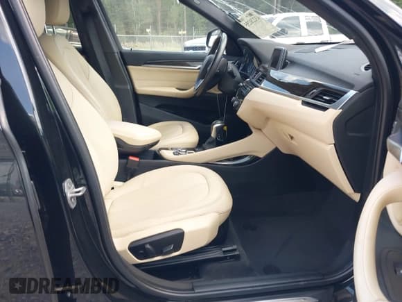 ✅ 2016 BMW X1 xDrive28i • VIN: WBXHT3C32G5E50186 • Lot: 43220255. Listed on IAAI with 72,024 mi. Free auction sales archive from the USA and detailed vehicle history report at DreamBid. Image 5.