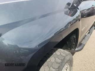 2019 Chevrolet Silverado 2500HD Work Truck z VIN 2GC2KREG5K1164851, wystawiony jako IAAI lot #43074585 z przebiegiem 86 930 mil mil oraz . Historia ofert i sprzedaży dostępna na DreamBid. Obrazek 1.