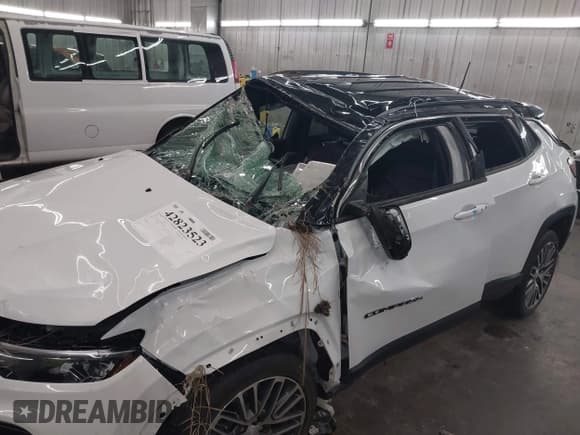 ✅ 2023 Jeep Compass Limited • VIN: 3C4NJDCN3PT529117 • Lot: 42823523. Wystawiony na IAAI z przebiegiem 31 493 mil. Bezpłatny archiwum sprzedaży aukcyjnych z USA i szczegółowy raport historii pojazdu na DreamBid. Zdjęcie 6.