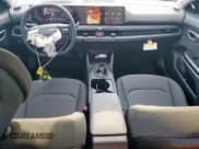 ✅ 2025 Kia K4 LXS • VIN: 3KPFT4DE4SE193178 • Lot: 85475995. Wystawiony na Copart z przebiegiem 1 444 mil. Bezpłatny archiwum sprzedaży aukcyjnych z USA i szczegółowy raport historii pojazdu na DreamBid. Zdjęcie 8.