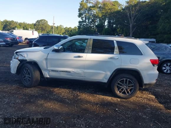 ✅ 2017 Jeep Grand Cherokee Limited • VIN: 1C4RJFBG9HC608515 • Lot: 43014007. Listed on IAAI with 119,749 mi. Free auction sales archive from the USA and detailed vehicle history report at DreamBid. Image 14.