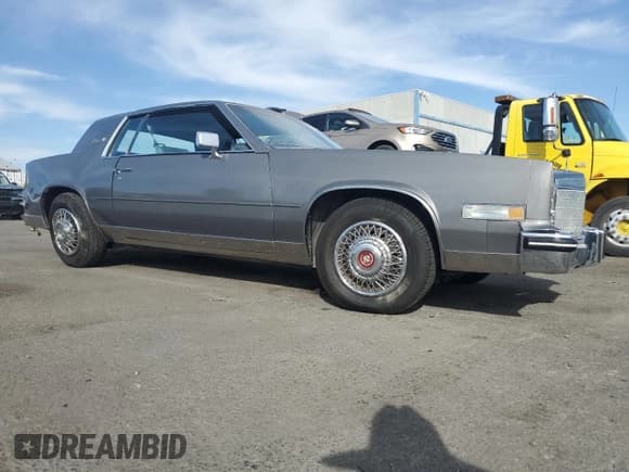✅ 1985 Cadillac Eldorado • VIN: 1G6EL5786FE628861 • Lot: 76372384. Wystawiony na Copart z przebiegiem 15 146 mil. Bezpłatny archiwum sprzedaży aukcyjnych z USA i szczegółowy raport historii pojazdu na DreamBid. Zdjęcie 4.