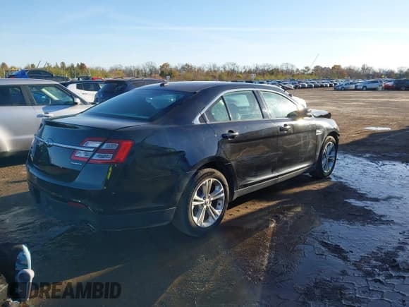 ✅ 2016 Ford Taurus SE • VIN: 1FAHP2D81GG146876 • Лот: 43675372. Опубликован ранее на IAAI с пробегом 141 376 миль. Бесплатный доступ к архиву аукционных продаж из США и подробный отчёт об истории автомобиля на DreamBid. Изображение 4.