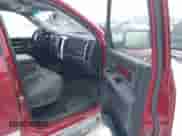 2010 Dodge 1500 Sport z VIN 1D7RV1CT6AS215298, wystawiony jako IAAI lot #41302229 z przebiegiem 299 836 mil mil oraz . Historia ofert i sprzedaży dostępna na DreamBid. Obrazek 5.