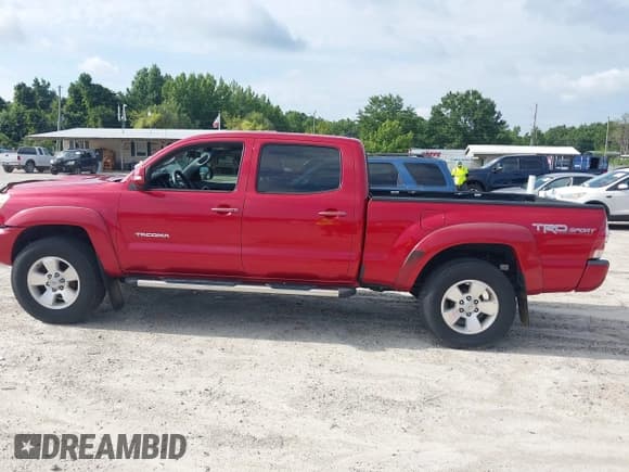 ✅ 2015 Toyota Tacoma PreRunner • VIN: 5TFKU4HN5FX006820 • Lot: 42647115. Listed on IAAI with 197,681 mi. Free auction sales archive from the USA and detailed vehicle history report at DreamBid. Image 14.