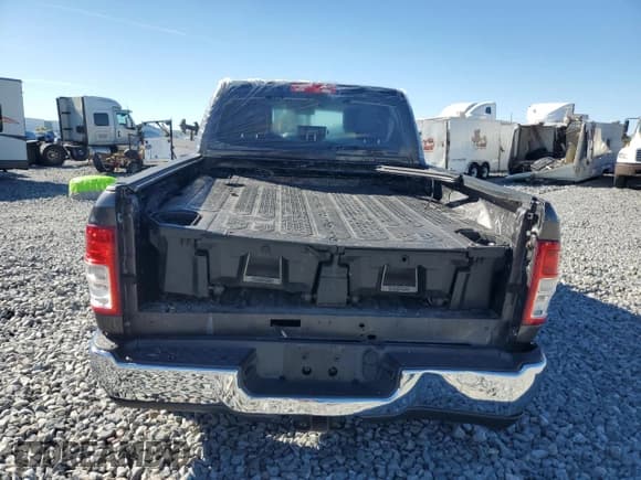 ✅ 2019 Ram 2500 Big Horn • VIN: 3C6UR5DL0KG650218 • Lot: 91394585. Wystawiony na Copart z przebiegiem 197 781 mil. Bezpłatny archiwum sprzedaży aukcyjnych z USA i szczegółowy raport historii pojazdu na DreamBid. Zdjęcie 6.