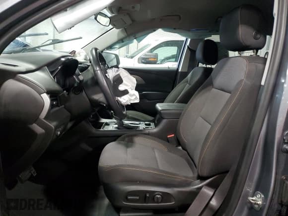 ✅ 2021 Chevrolet Traverse LT Cloth • VIN: 1GNEVGKW2MJ192093 • Lot: 84745035. Wystawiony na Copart z przebiegiem 106 829 mil. Bezpłatny archiwum sprzedaży aukcyjnych z USA i szczegółowy raport historii pojazdu na DreamBid. Zdjęcie 7.