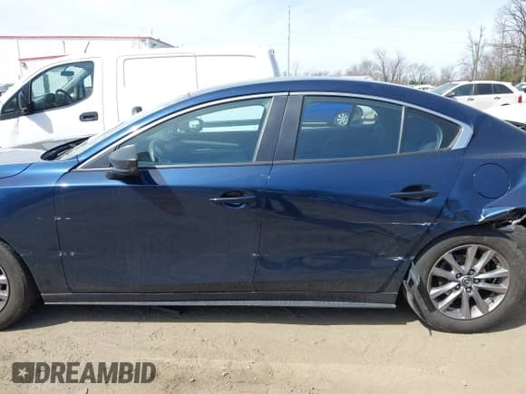 ✅ 2021 Mazda 3 S • VIN: 3MZBPAAL2MM253405 • Lot: 41836752. Listed on IAAI with 63 mi. Free auction sales archive from the USA and detailed vehicle history report at DreamBid. Image 13.