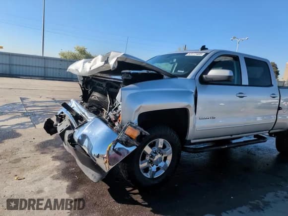 ✅ 2015 Chevrolet Silverado 2500HD LT • VIN: 1GC1KVEG0FF565050 • Lot: 53177405. Wystawiony na Copart z przebiegiem 212 686 mil. Bezpłatny archiwum sprzedaży aukcyjnych z USA i szczegółowy raport historii pojazdu na DreamBid. Zdjęcie 13.