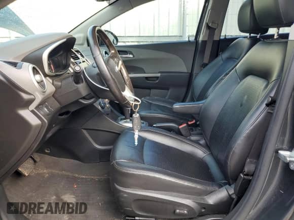 2017 Chevrolet Sonic Premier с VIN 1G1JF5SB3H4140152, выставлен на аукционе Copart как лот 72971134 с пробегом 111 893 миль миль и Списание • Salvage title. История ставок и продаж доступна на DreamBid. Изображение 7.