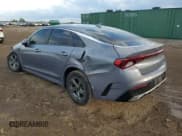 ✅ 2021 Kia K5 LXS • VIN: 5XXG14J24MG059477 • Lot: 84890475. Wystawiony na Copart z przebiegiem 80 355 mil. Bezpłatny archiwum sprzedaży aukcyjnych z USA i szczegółowy raport historii pojazdu na DreamBid. Zdjęcie 2.